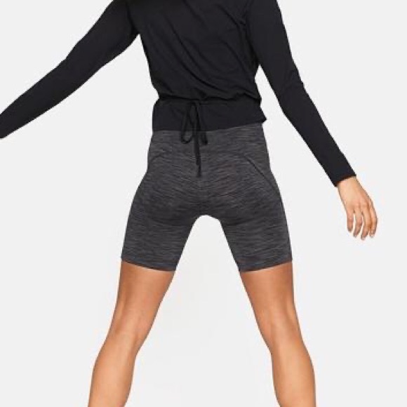 OUTDOOR VOICES- Freeform 7” Inseam Biker Short Athletic Yoga Running Workout - Picture 2 of 7